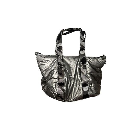 Beautiful Jessica Simpson Womens Portia Metallic Purse Tote Handbags Large grey - Picture 4 of 16